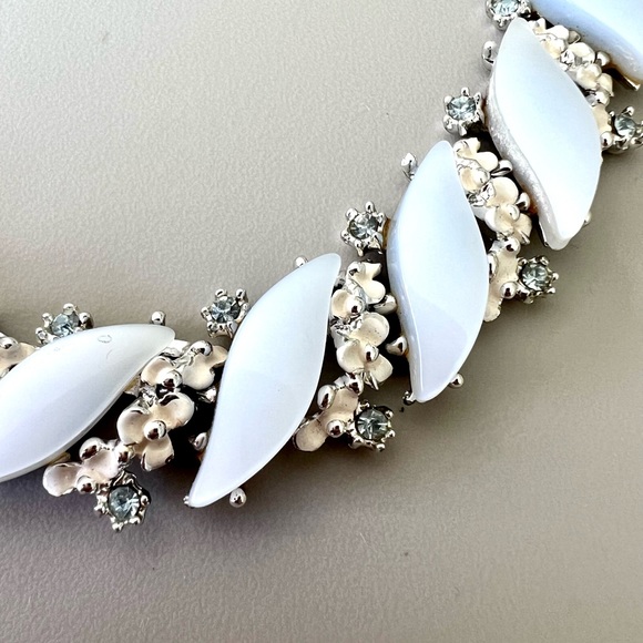 Vintage Thermoset Bracelet Moon Glow Light Blue White Enamel Floral Silver Tone - Picture 9 of 9